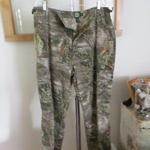 Cabela's Men camo pants